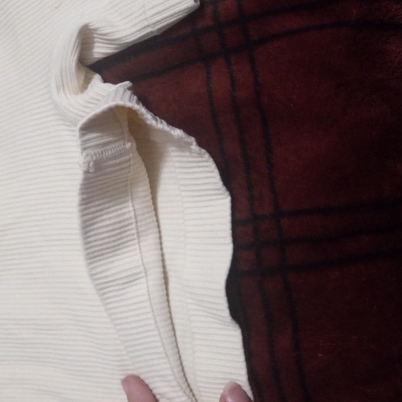 Cream Ribbed Shorts - Picture 3 of 4